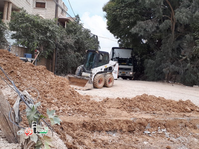 فيديو: شركة بيزك تزيل الاعمدة من وسط الشارع والتحضيرات الاخيرة لتعبيده والرئيس عادل بدير  هذا متنفس جديد لسكان الحي الغربي وللمنطقة الصناعية نوف هارتس  